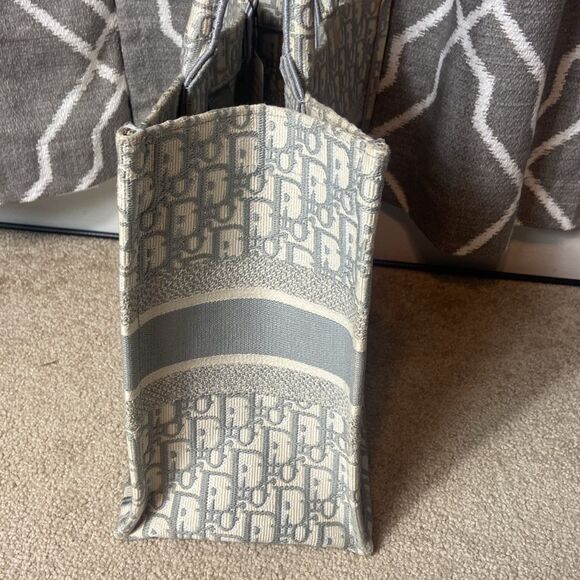 CHRISTIAN DIOR MEDIUM BOOK TOTE ECRU WHITE AND GRAY OBLIQUE EMBROIDED W/ COA - Picture 8 of 10